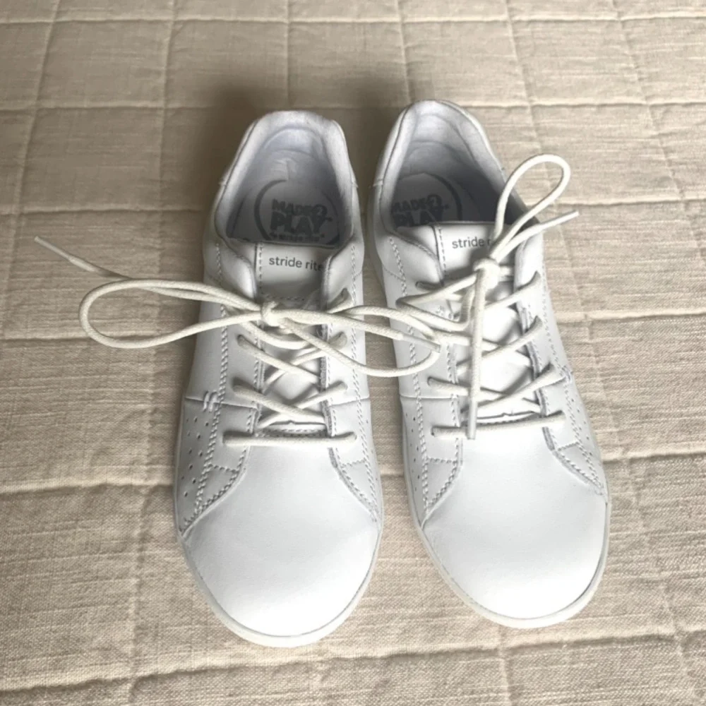 NWOT Stride Rite Kids Made 2 Play White Leather Sneakers‎ Size 2W